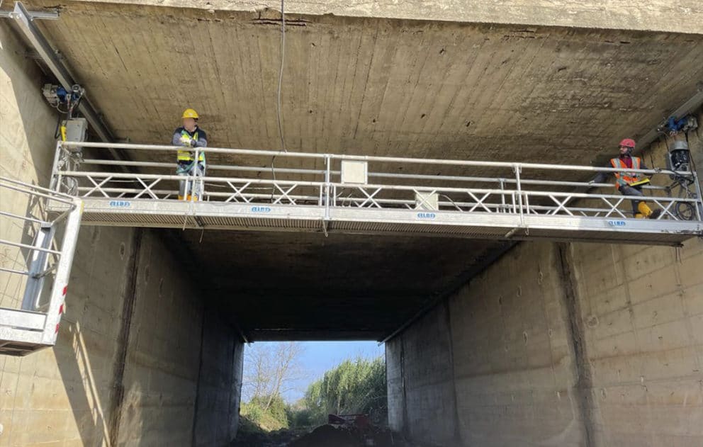 Rehabilitacion con colgante eléctrico Andamios colgantes, elevadores y montacargas construcción