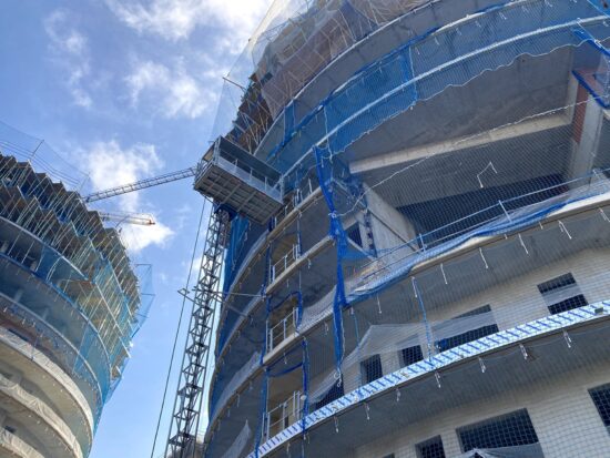 Elevador de personas y materiales 